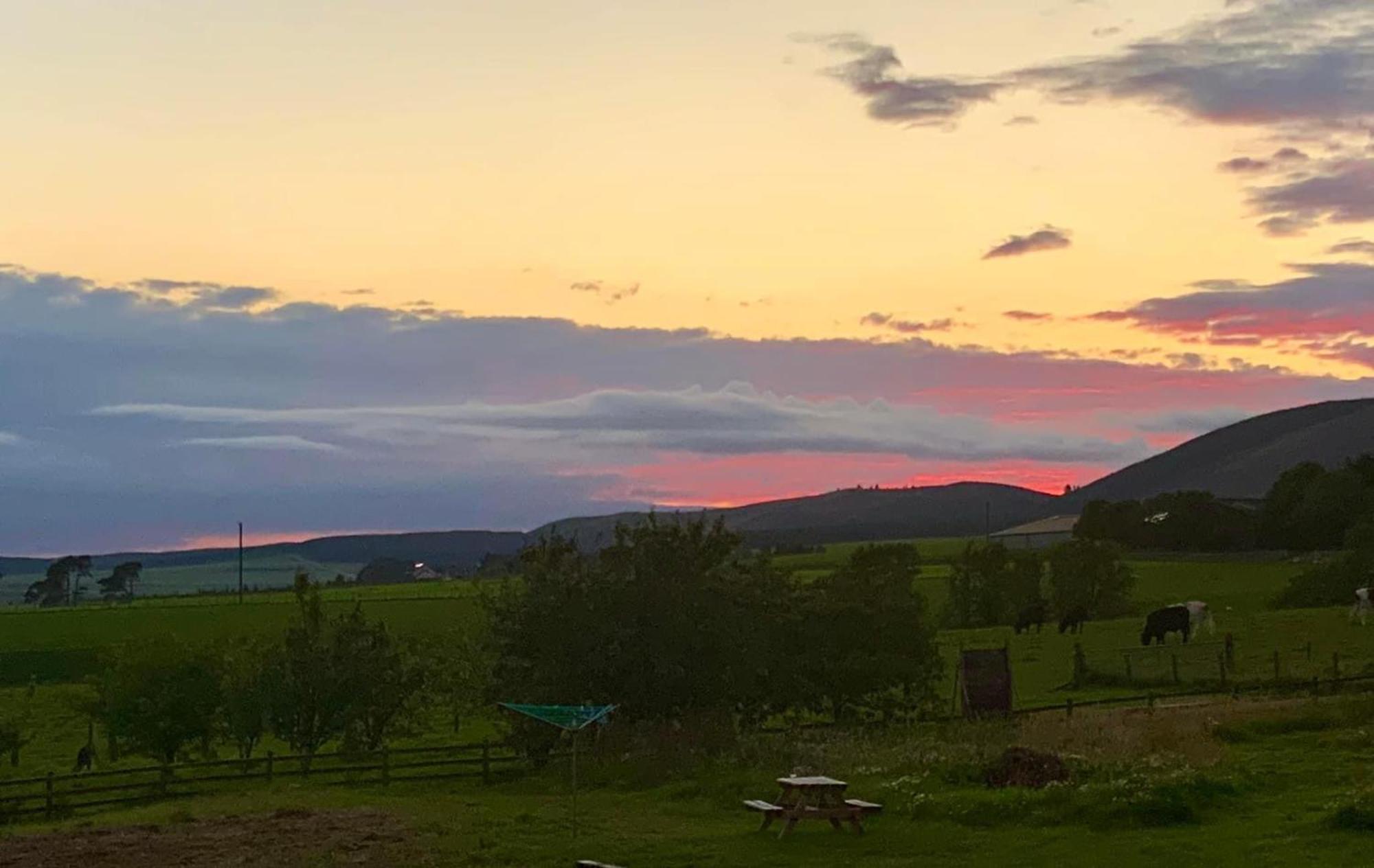 The Granary At Tinto Retreats, Biggar Is A Gorgeous 3 Bedroom Stone Cottage Wiston  Экстерьер фото